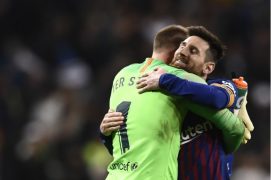 Messi bị ve vãn trở lại Barcelona để thi đấu cùng đồng đội cũ